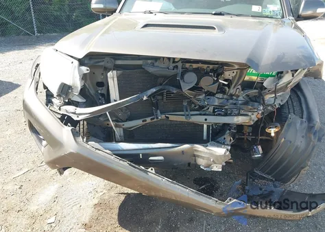 2015 Toyota Tacoma Base V6 из США, поврежденный, VIN 3TMMU4FN5FM082376